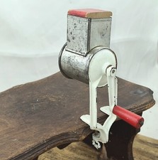 Antica grattugia formaggio