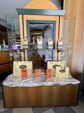 Vetrina attività commerciale