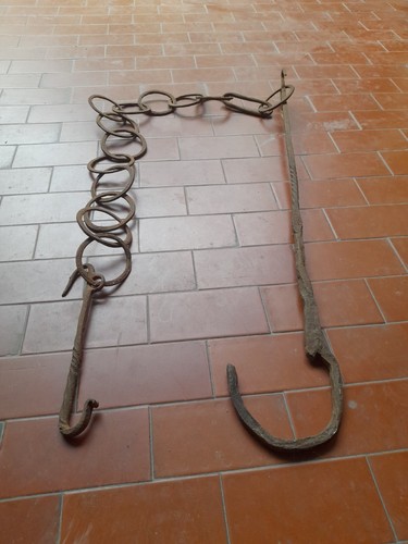 Antico gancio con catena - con,