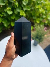 Grande torre di tormalina nera