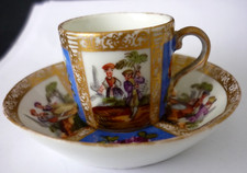 Antica tazza e piattino in