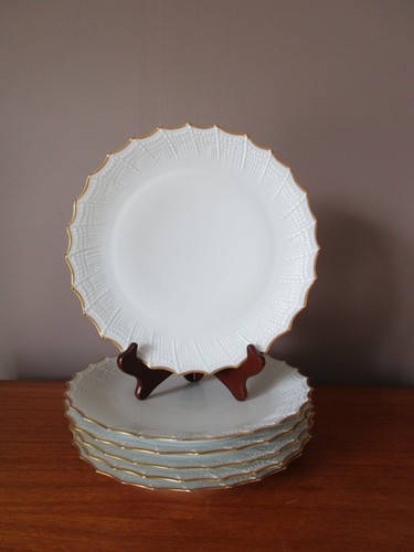 Assiettes plates blanches de - assiettes,