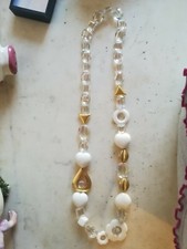 Collana pietre dure onice bianco e inserti ottone dorati 