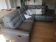 Divano in pelle 5 posti angolare con doppio reclining. Conforama. Come nuovo.