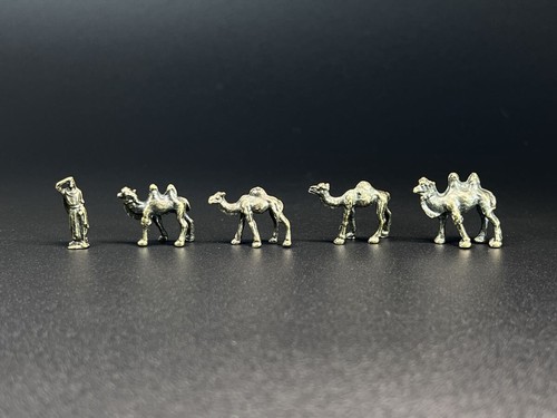 Set statuine cammello