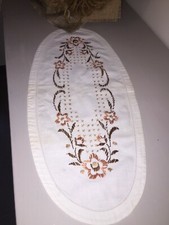 Runner piccolo ovale ricamo fatto a mano coi colori dell’autunno 