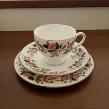 Piatto Wedgwood Hathaway Rose Trio 17,5 cm dal Giappone