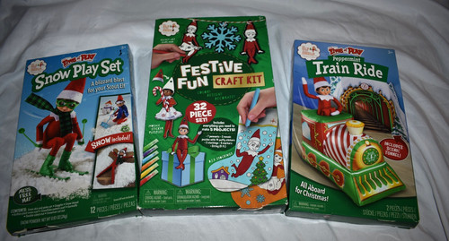 Tre kit elf sullo scaffale - kit,