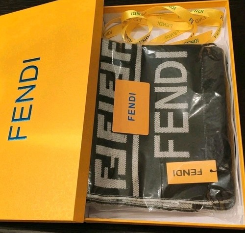 Sciarpa fendi modello roma - modello,
