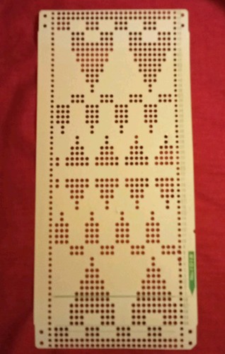 Una scheda perforata dal set