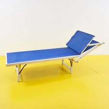 lettino da spiaggia blu