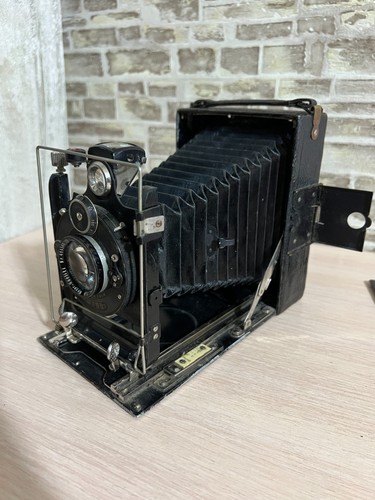 Rara macchina fotografica