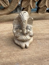 Antica vecchia scultura in