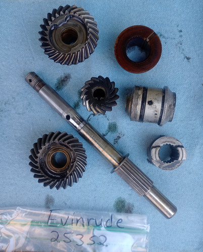 Evinrude 25hp lower unit gears - evinrude,