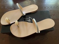 Sandalo nuovo con scatola