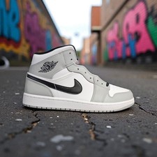 NUOVO Nike Air Jordan 1 Mid