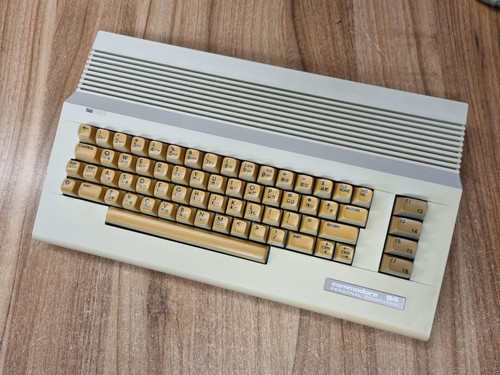 Commodore c64c pal - commodore, pulito