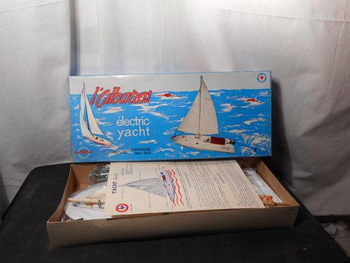 Salboat motorizzato giocattolo