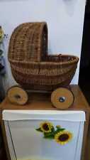 Carrozzina in vimini VINTAGE per bambole alta 34 cm