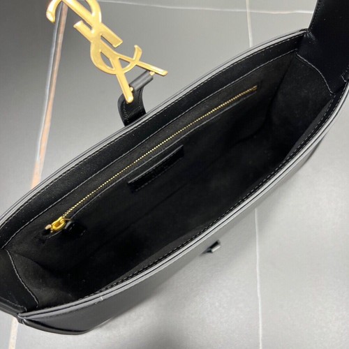 Ysl à 7 - -, le