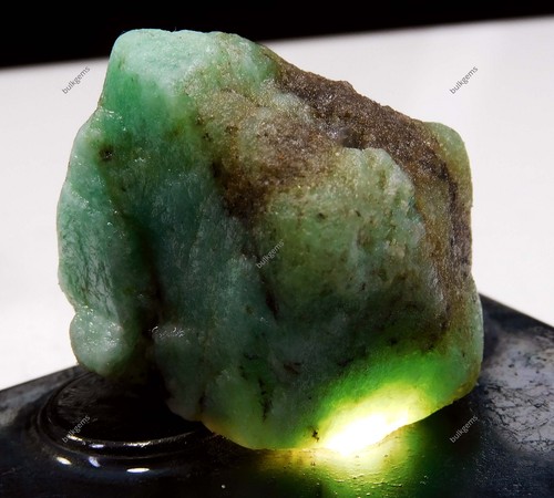 Pietra preziosa grezza sfusa