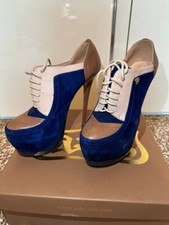 Sasha Fabiani (37) stivaletti