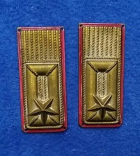 Coppia di vecchi alamari CC