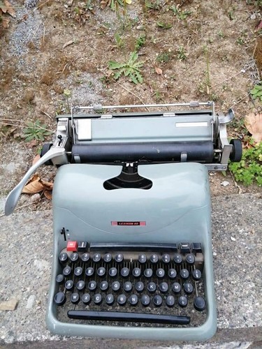 Macchina scrivere olivetti - da,