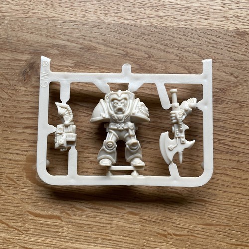 Warhammer 40k space marine - -,