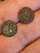 Lotto Di 2 Antichi Bottoni