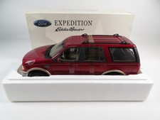 1:18 UT Models 22711 Ford