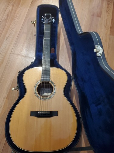 Larrivee acoustic guitar - om-09,