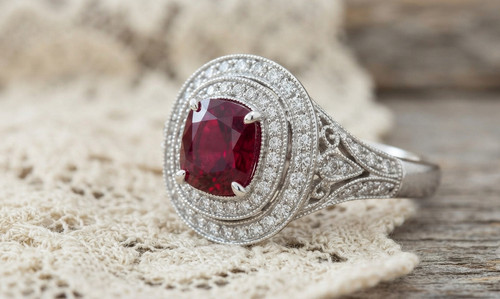 Anello con pietre preziose