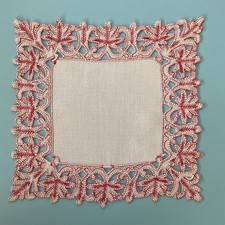 Centrino vintage antico quadrato 26 cm bordo ricamato cordoncino rosso