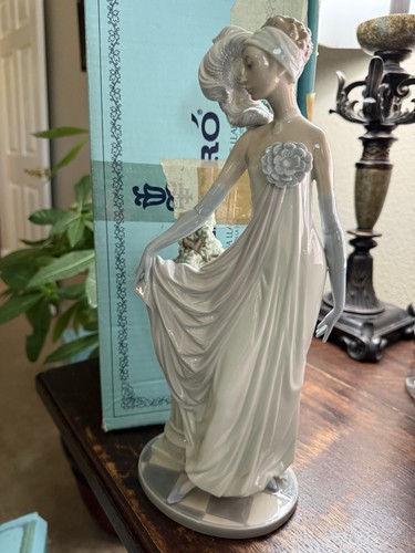 Lladro 5283 socialite - lladro,