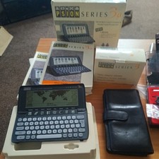 VINTAGE Psion Series 3A~1MB Ram~CONFEZIONE~PSU & CUSTODIA BUONE CONDIZIONI FUNZIONANTI/ESTETICHE