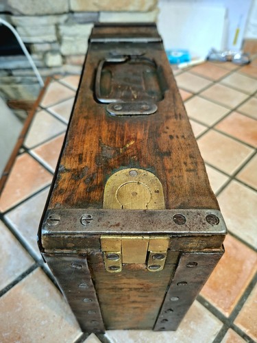 Antica cassetta porta