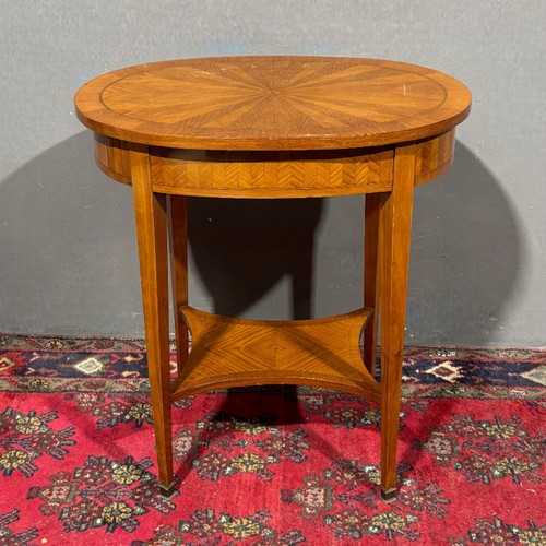 Elegante antico tavolino