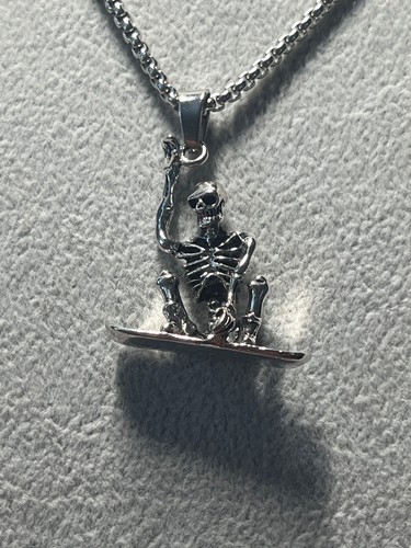 Collana con ciondolo sportivo
