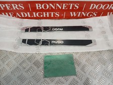 NEW GENUINE TOYOTA AYGO SILL