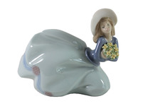 Lladro Garden Treasure 5591 Bambina in Blu con Mazzo di Fiori