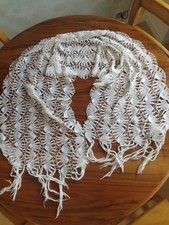  Scialle lavorato ai ferri, 100% lana merino colore Bianco