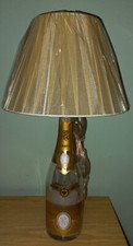 lampada da tavolo fatta con bottiglia di Vino Champagne Cristal L. Roederer