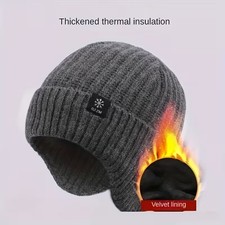 cappello grigio invernale con