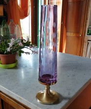 Vaso viola in vetro con base in metallo argentato vintage.