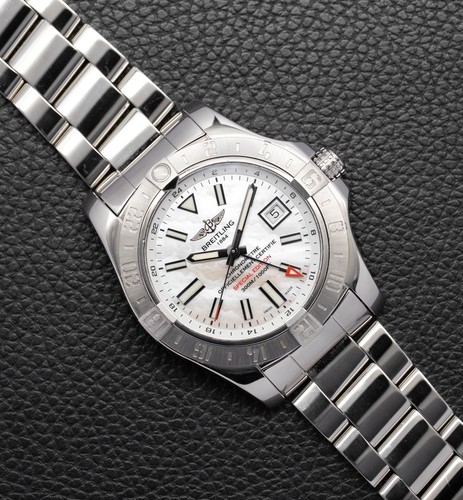 Breitling avenger gmt - ii,