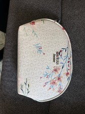 Borsa trucco floreale Guess