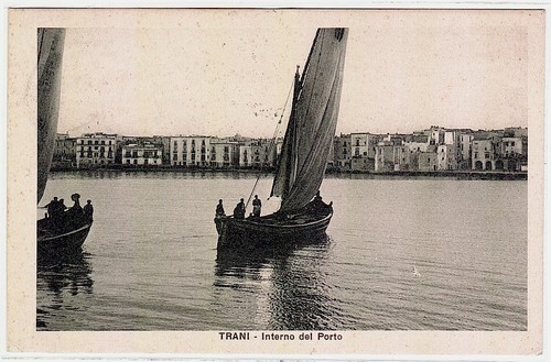 Trani interno del porto - trani,