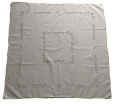 Centrotavola ricamato lino e cotone color ecru' misura 90x90cm