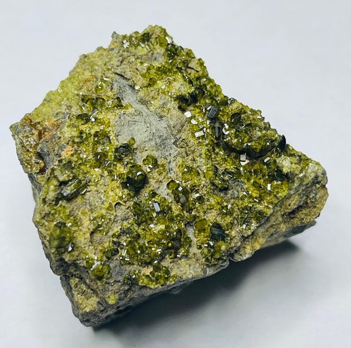 Vesuvianite cristalli lucenti